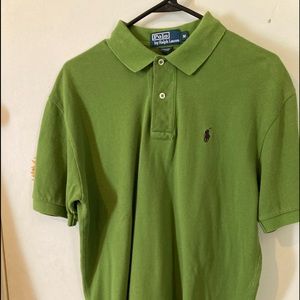 Green polo with collar. Size medium. In excellent condition